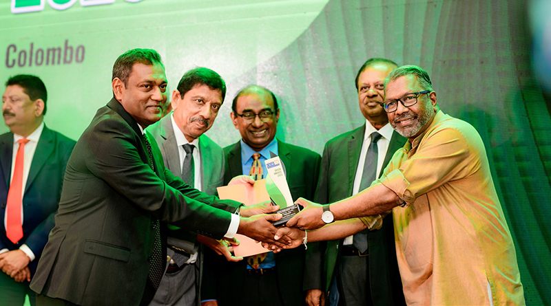 Tokyo Cement Group receiving the Platinum Award for Sustainable Leadership in the Construction Industry for its Renewable Energy Generation Programme