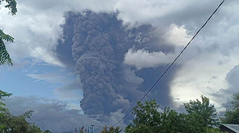 Indonesia volcano belches colossal ash tower