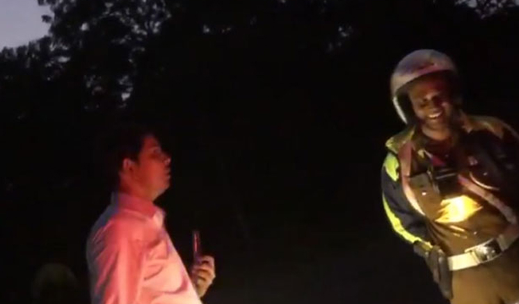 MP Archchuna clashes with traffic police in A’pura MP Archchuna clashes with traffic police in A’pura