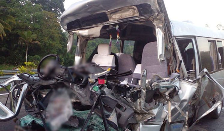 Driver killed, 19 foreigners injured in accident on Southern Expressway Driver killed, 19 foreigners injured in accident on Southern Expressway