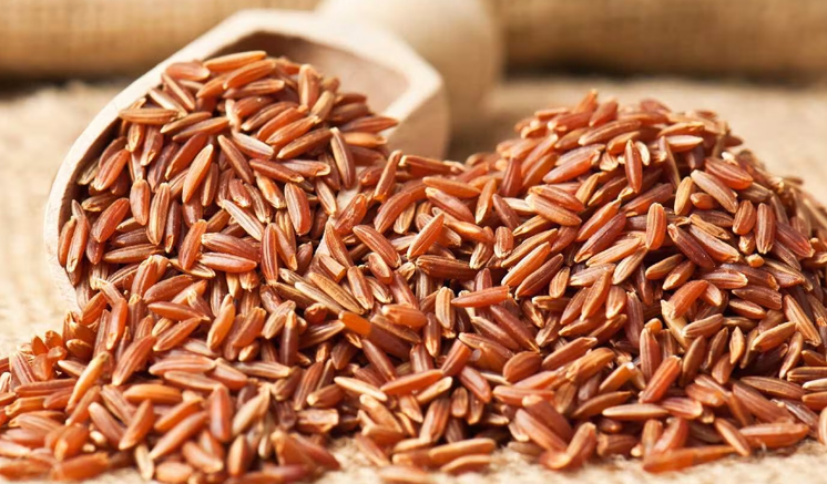 Racket of mixing white rice with red rice uncovered amid market shortage Racket of mixing white rice with red rice uncovered amid market shortage