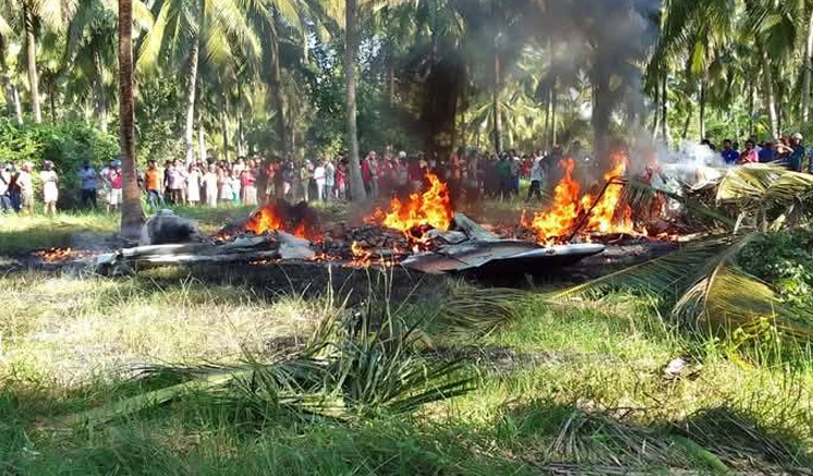 SLAF training aircraft crashes in Wariyapola