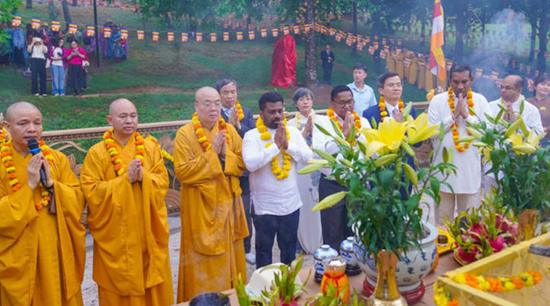 President Dissanayake pays homage at Bai Dinh Pagoda