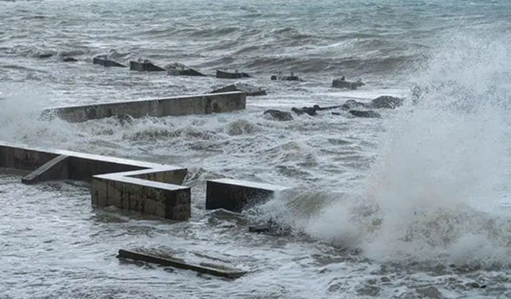 Tsunami hits Russia’s Far East after powerful earthquake, several injured