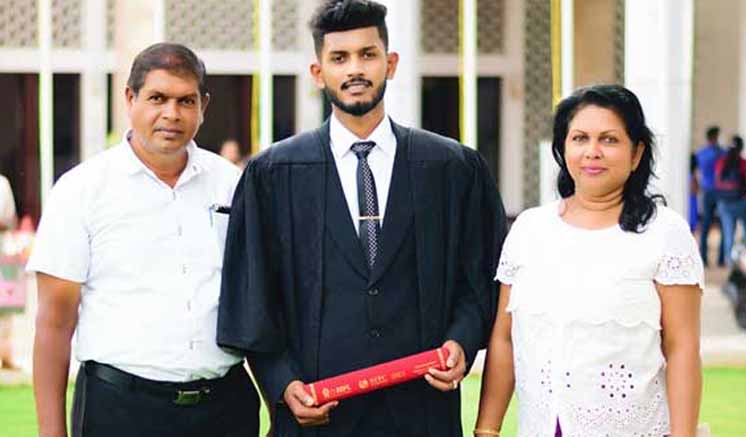 Wife of principal arrested with drugs, NPP urban councilor, revealed to be relative of ‘Kosgoda Sujee’ Wife of principal arrested with drugs, NPP urban councilor, revealed to be relative of ‘Kosgoda Sujee’